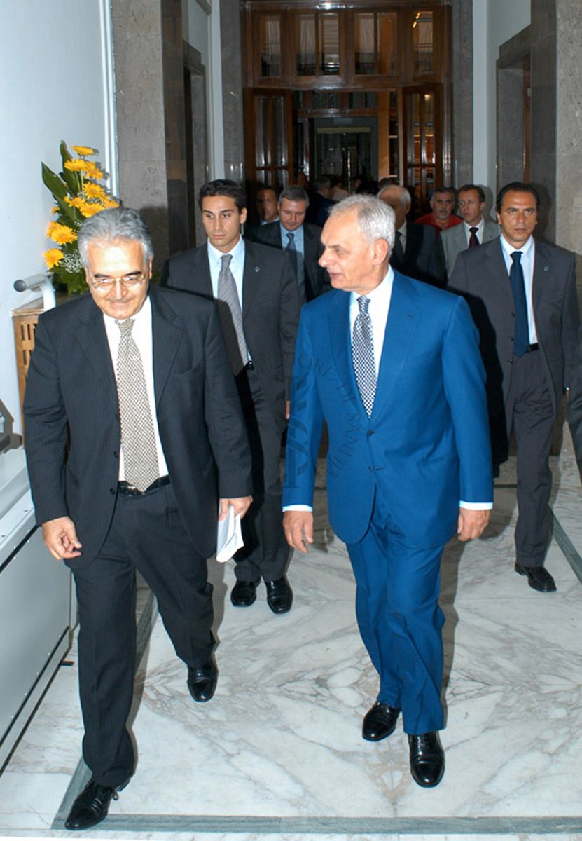 Il Prof. Enrico Garaci (1° da sn) e il Presidente del Senato Marcello Pera (2° da sn)