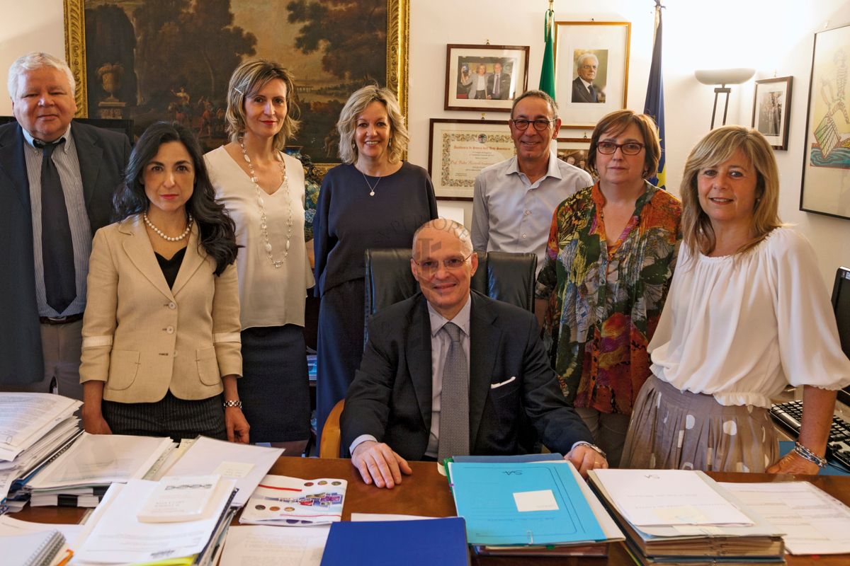 Walter Ricciardi, Presidente dell'Istituto Superiore di Sanità, da settembre 2015 a dicembre 2018, e lo staff di Segreteria nel suo studio