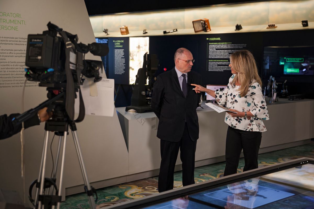 Il Presidente Walter Ricciardi rilascia un'intervista nel museo ISS