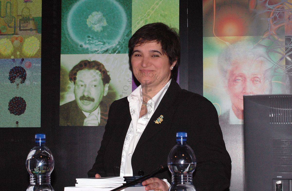 La Dr.ssa Domenica Taruscio, Direttrice del Centro Nazionale Malattie Rare interviene in  aula magna durante la prima edizione de: "Il Volo di Pègaso", anno 2009