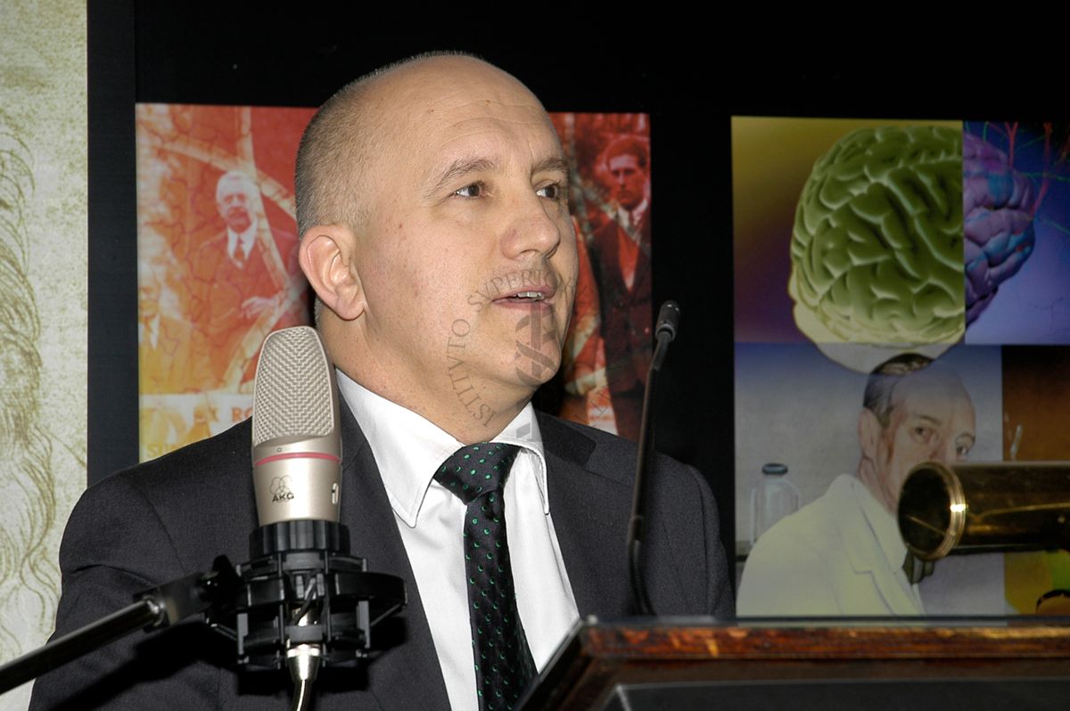Enrico Negrotti, giornalista dell'Avvenire, interviene in  aula magna, durante la prima edizione de: "Il Volo di Pègaso", anno 2009