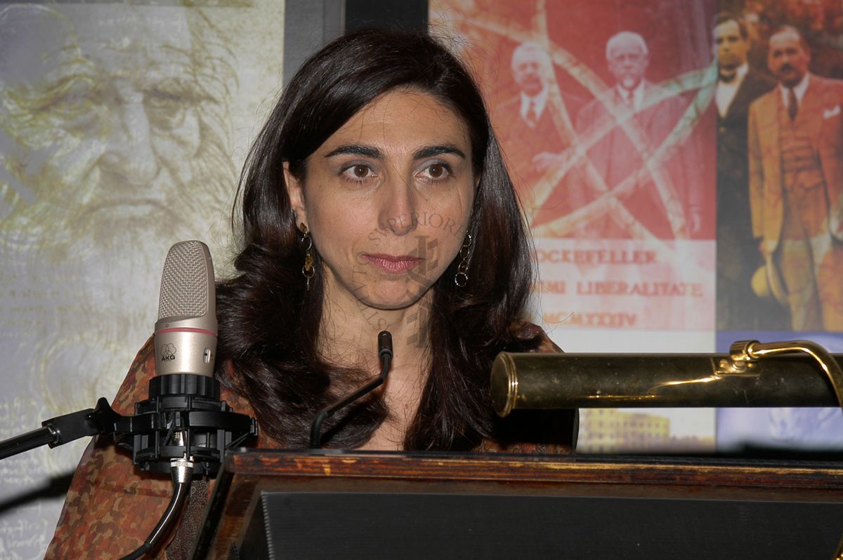 Dr.ssa Mirella Taranto, Capo Ufficio Stampa dell'ISS, interviene in aula magna, durante la prima edizione de: "Il Volo di Pègaso", anno 2009