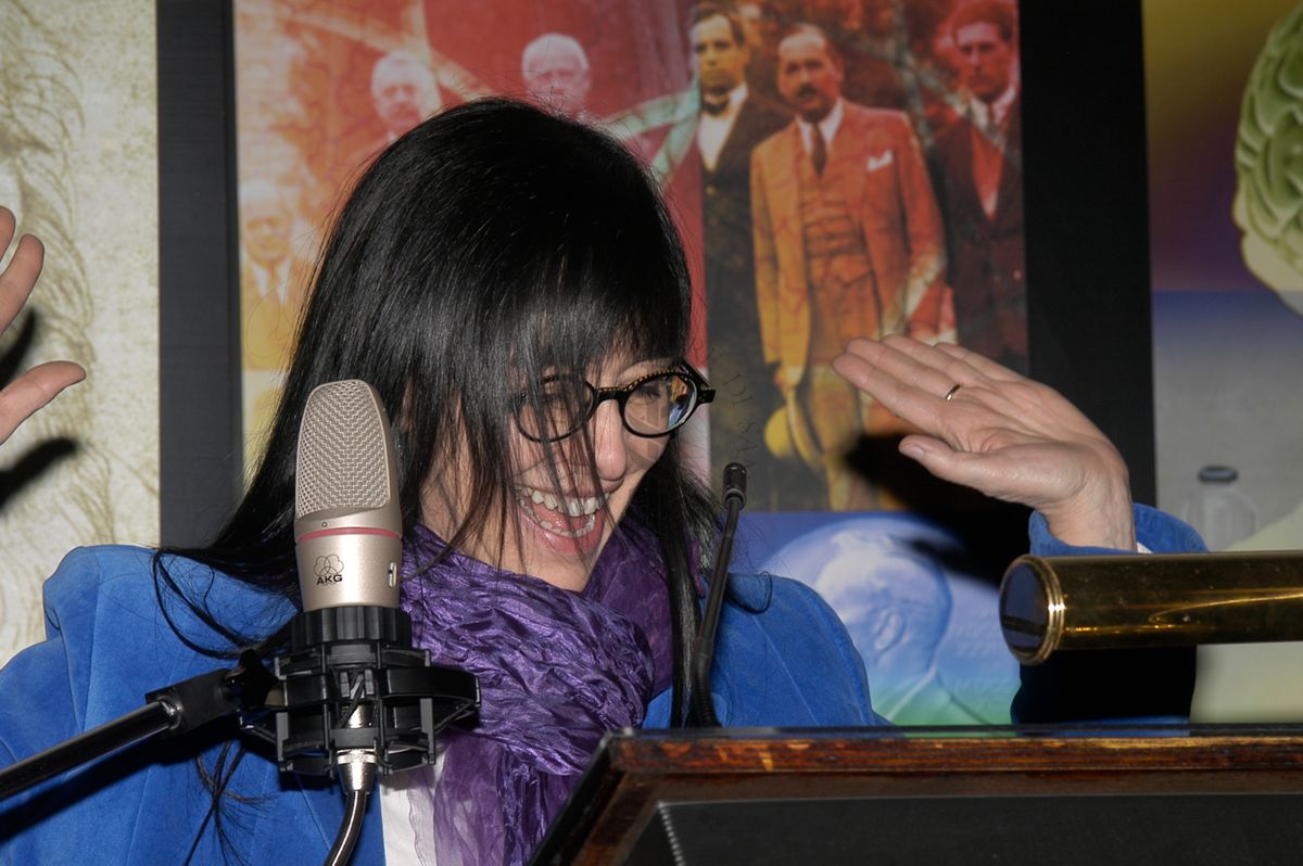 Emanuela Falcetti, giornalista di Rainews24, interviene in aula magna, durante la prima edizione de: "Il Volo di Pègaso", anno 2009
