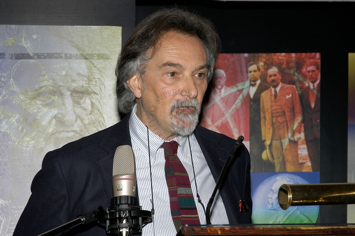Guglielmo Pepe, giornalista de La Repubblica, interviene in aula magna durante la prima edizione de: "Il Volo di Pègaso", anno 2009