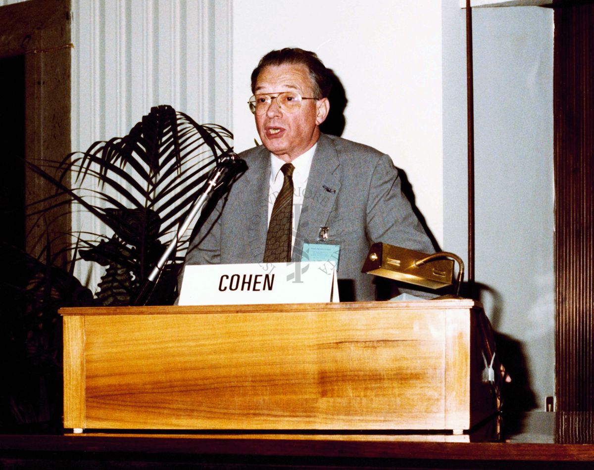 Prof. Cohen durante un intervento in Aula Magna