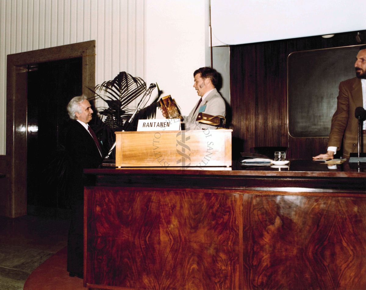 Prof. Rantanen e il Prof. Francesco Pocchiari durante un intervento in Aula Magna