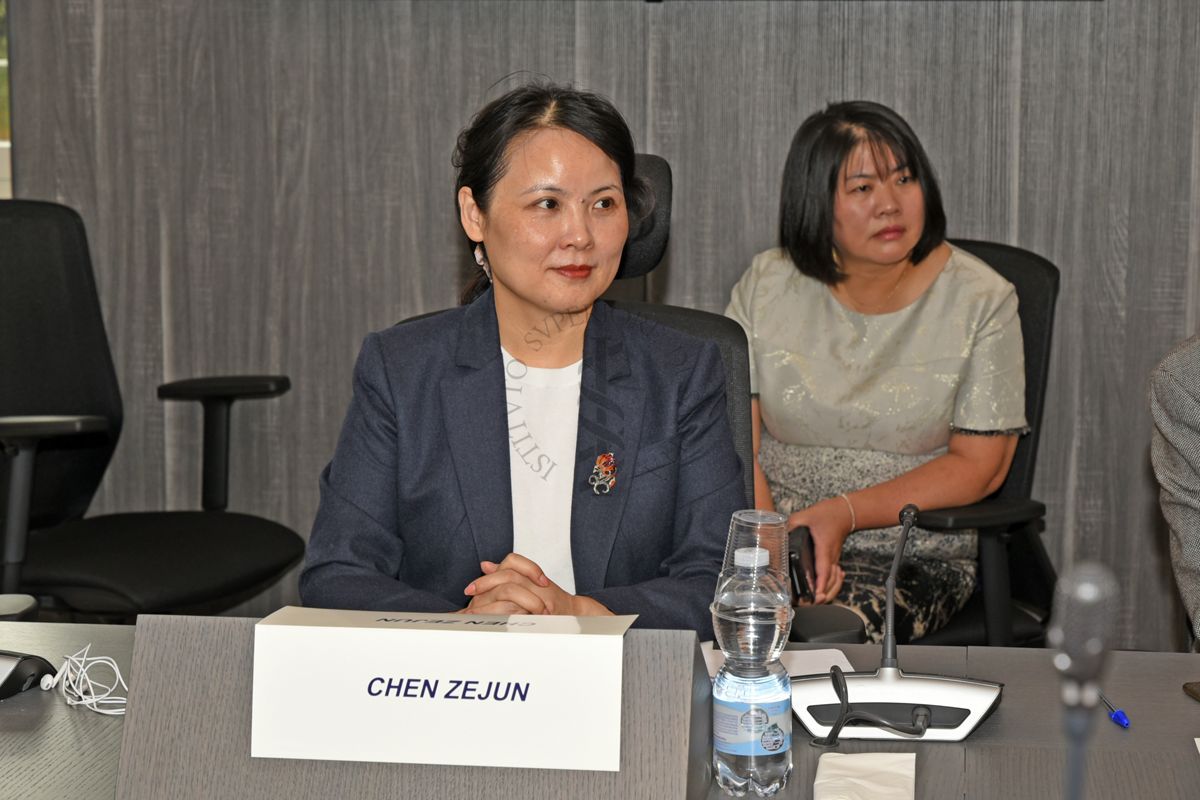 Delegazione cinese della Municipalità di Chengdu incontra, nella Sala Crisi ISS, i rappresentanti dell'Istituto Superiore di Sanità. Nella foto si può ammirare un primo piano di Chen Zejun
