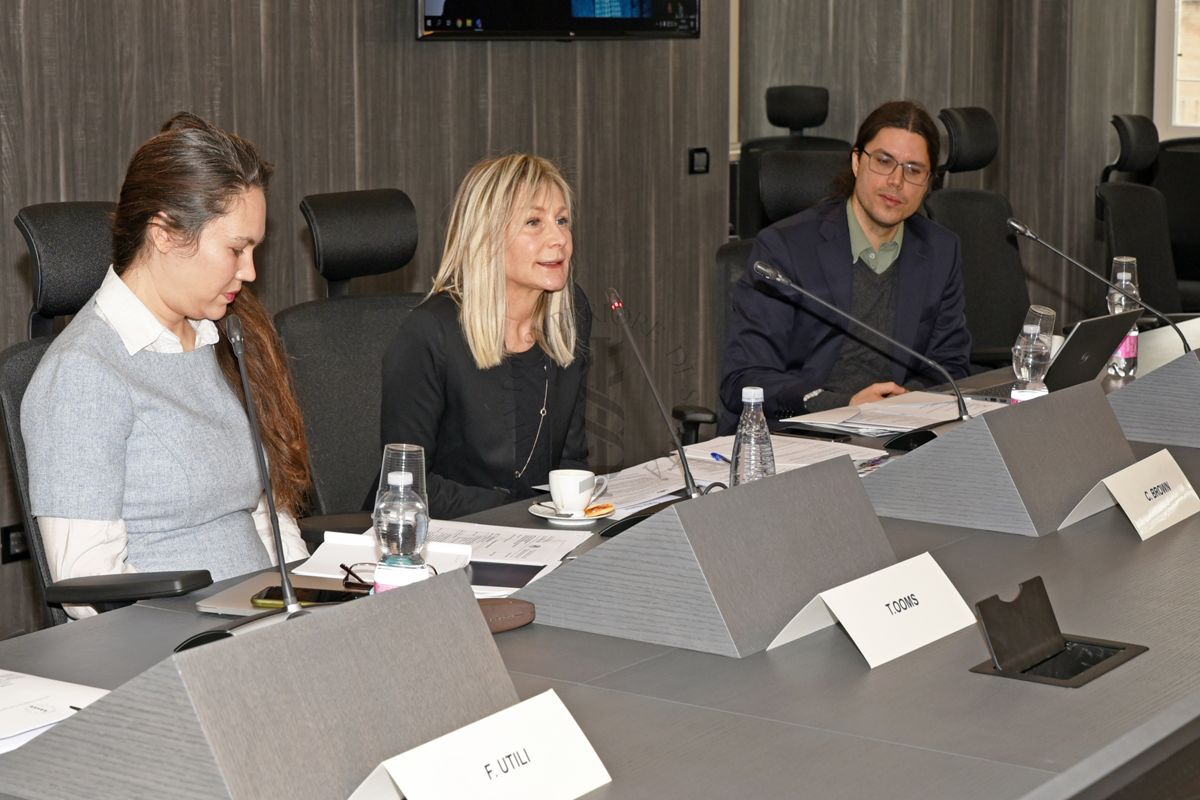 Pre-meeting with OMS (with Christine Brown) del 2 Febbraio 2023 in Istituto Superiore di Sanità. Sono visibili da  sinistra a destra: Tahnee Ooms, Christine Brown e Yannish Naik