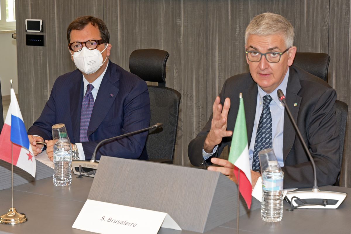 Intervento del Presidente dell'ISS, Silvio Brusaferro (a destra). A sinistra il Direttore Generale dell'ISS, Andrea Piccioli