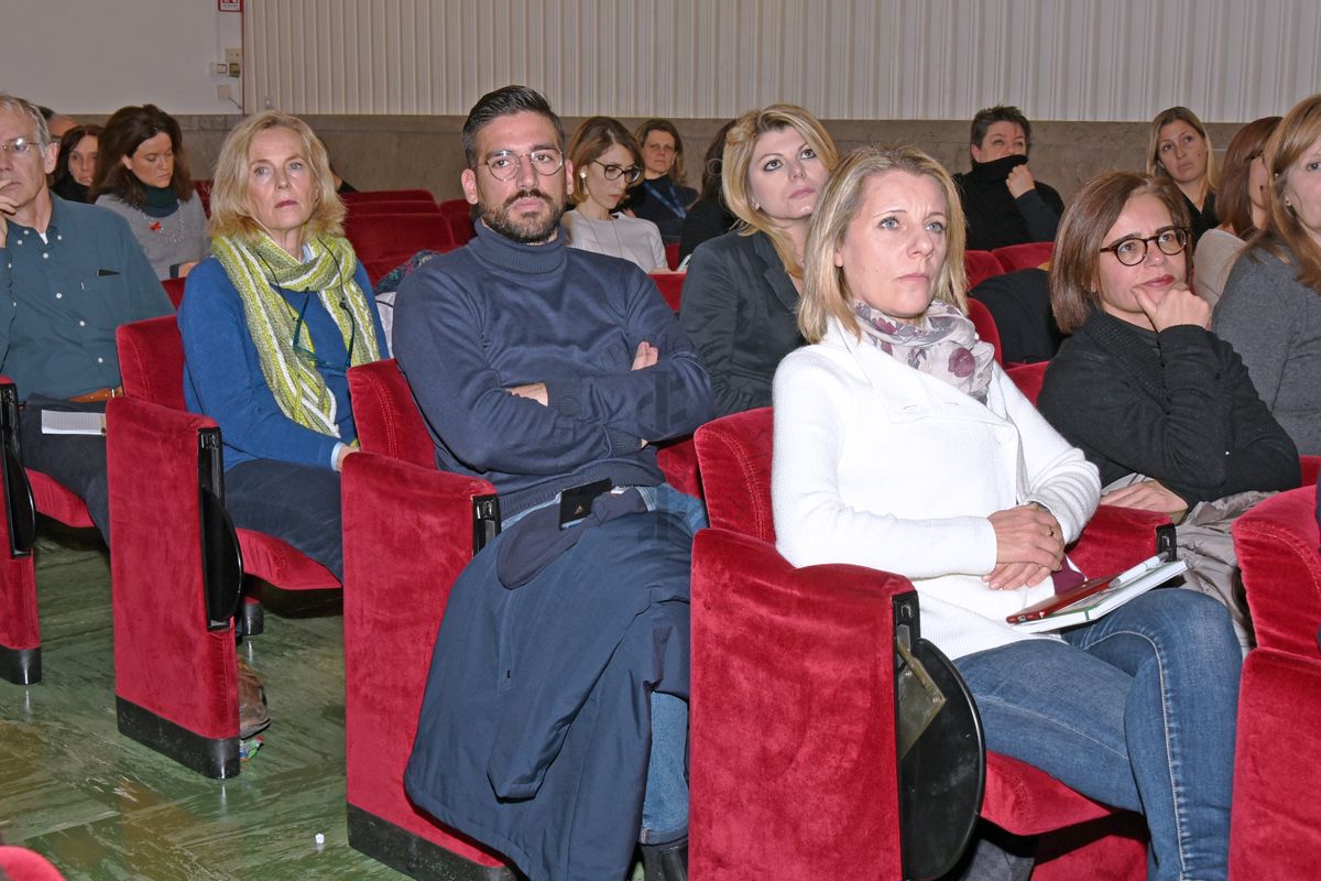 Tra i partecipanti al Convegno, in prima fila, Paola Ferrari (prima da sinistra) e Monica Zedda (seconda da sinistra) della Biblioteca dell'Istituto Superiore di Sanità