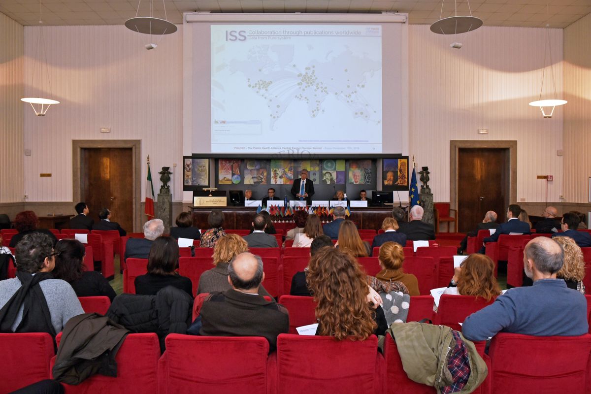 Aula Pocchiari ISS, Summit PHACEE: intervento del Prof. Silvio Brusaferro, Roberto Antonione, Luigi Bertinato, Mira Dasic e Luca Rosi