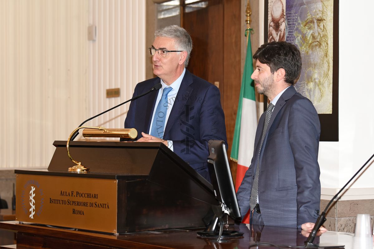 Intervento del Presidente dell'ISS Silvio Brusaferro (a sinistra) a chiusura del Convegno su Hiv-Aids. Con lui il Ministro della Salute Roberto Speranza (a destra)