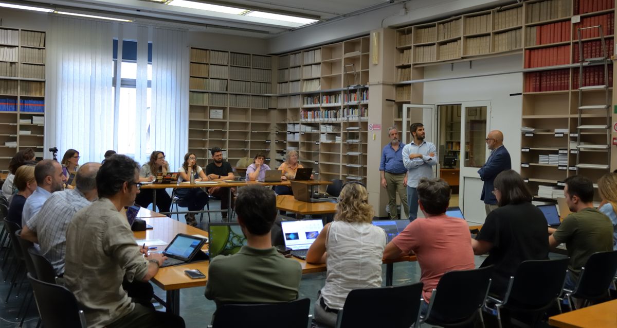 Intervento del Prof. Antonio Mistretta nella sala lettura della Biblioteca