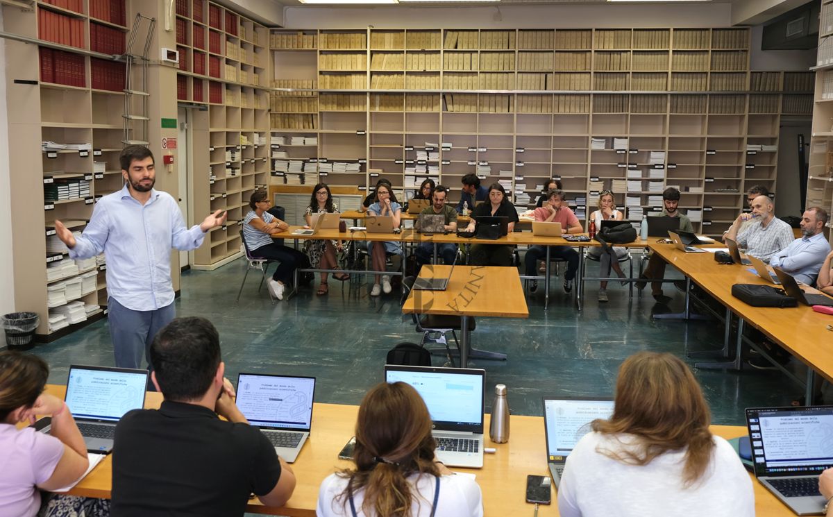 Intervento del Prof. Luigi De Angelis al centro della sala