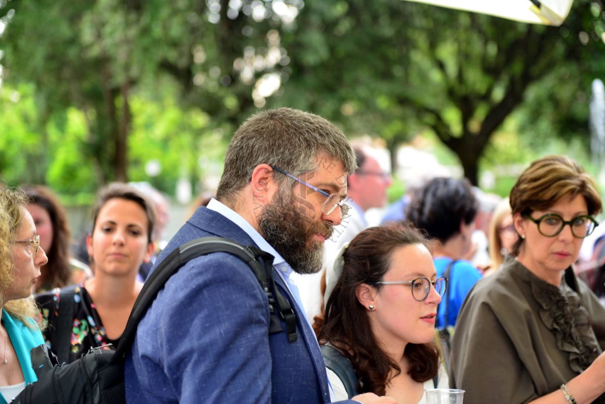 Alcuni invitati al Convegno Formazione e Ricerca in Igiene e Sanità Pubblica durante il rinfresco tenutosi nel Giardino dell'Istituto Superiore di Sanità