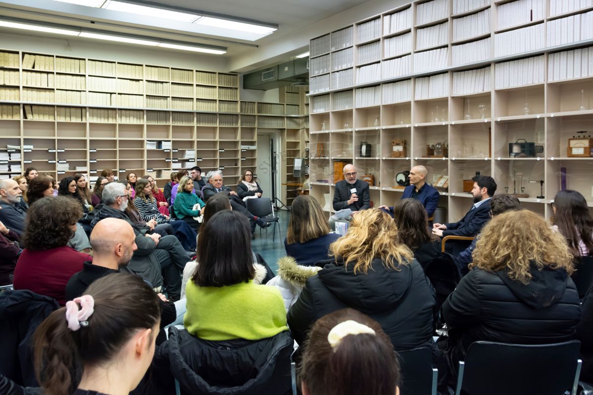 Panoramica sui partecipanti alla presentazione del libro "Non è mai morto nessuno" del Dott. Alessandro Mustazzolu
