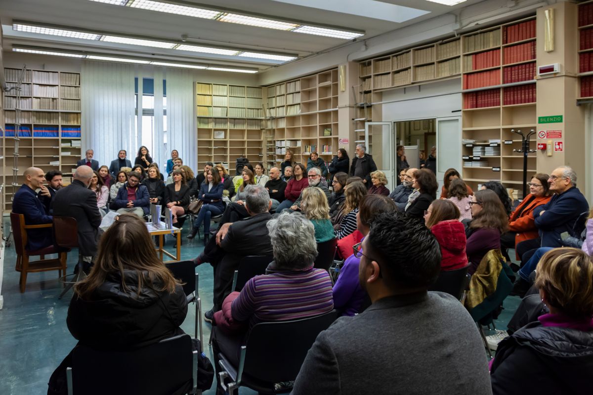 Panoramica sui partecipanti alla presentazione del libro "Non è mai morto nessuno" del Dott. Alessandro Mustazzolu