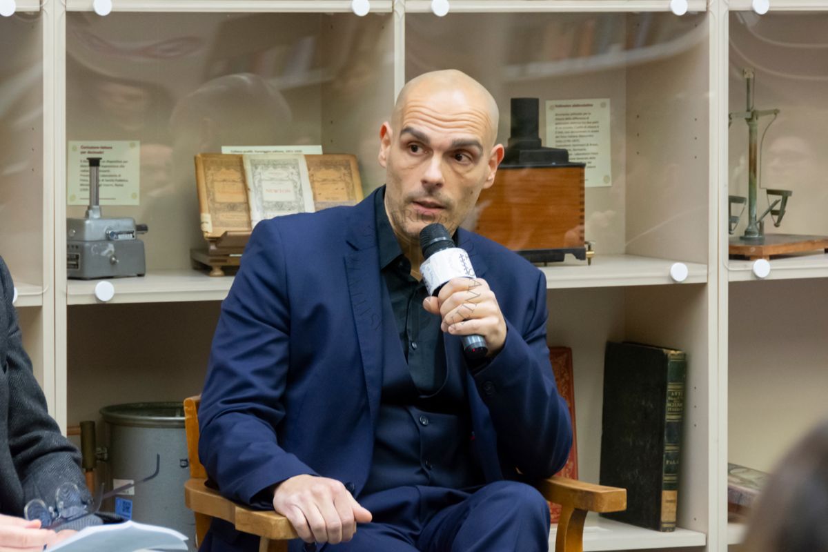 Il Dott. Alessandro Mustazzolu, microbiologo e virologo dell'Istituto Superiore di Sanità presenta il suo libro "Non è mai morto nessuno"