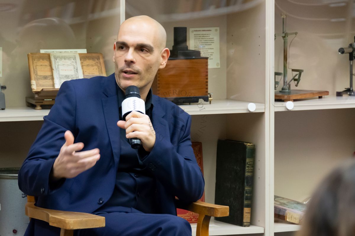 Il Dott. Alessandro Mustazzolu risponde alla domanda del Prof. Enrico Alleva, Vice Presidente del Consiglio Superiore di Sanità ed ex dirigente dell'Istituto Superiore di Sanità