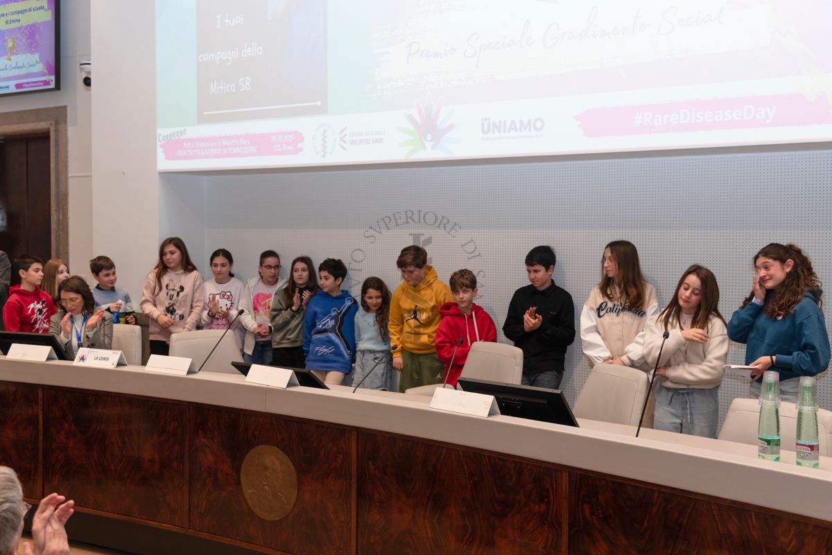 Le compagne e i compagni di classe della scuola primaria IC "Anna Fraentzel Celli" ricordano Emma, portata via da un tumore raro, il glioma pontino intrinseco diffuso