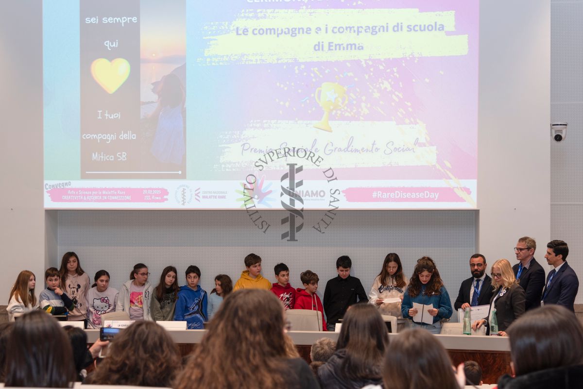 Le compagne e i compagni di classe della scuola primaria IC "Anna Fraentzel Celli" ricordano Emma