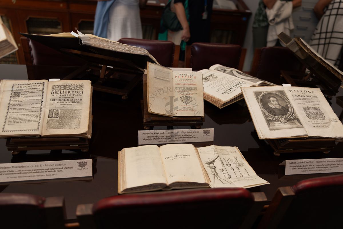 Alcuni volumi del Fondo Antico della Biblioteca dell'ISS