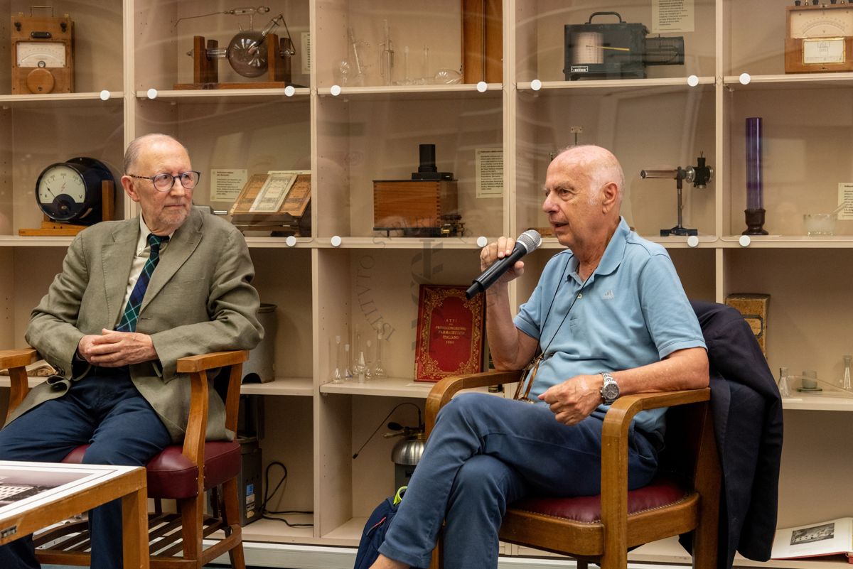 Intervento del Prof. Giovanni Rezza, ex Dirigente dell'ISS e ex Direttore generale della Prevenzione Sanitaria del Ministero della Salute (a destra). A sinistra il Prof. Antonio Cassone, ex Dirigente di Ricerca e Direttore del Dipartimento di Malattie Infettive, Parassitarie ed Immunomediate dell'ISS