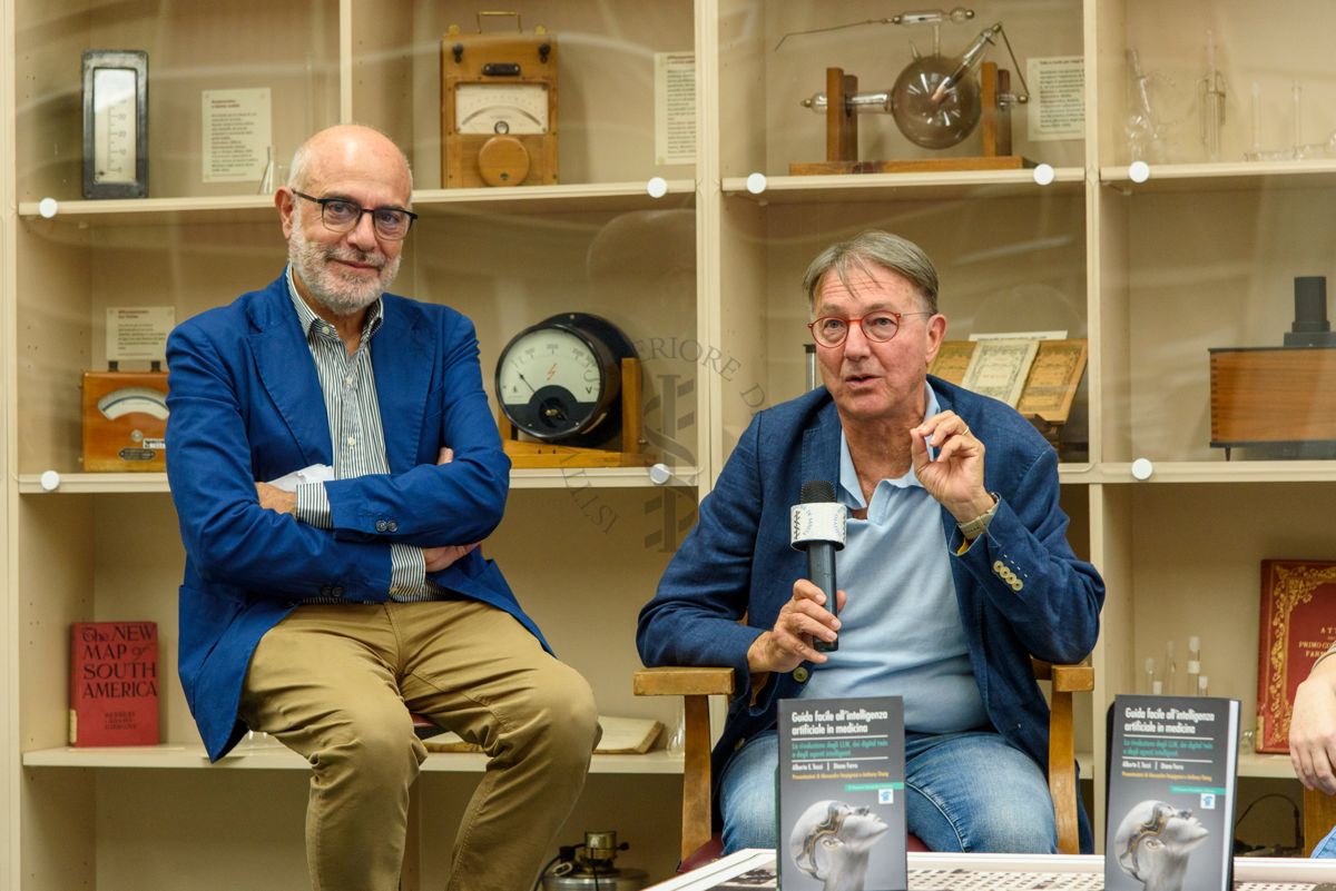 Il Dott. Alberto Eugenio Tozzi risponde alla domanda della Dott.ssa Susanna Conti, ex ricercatrice dell'Istituto Superiore di Sanità