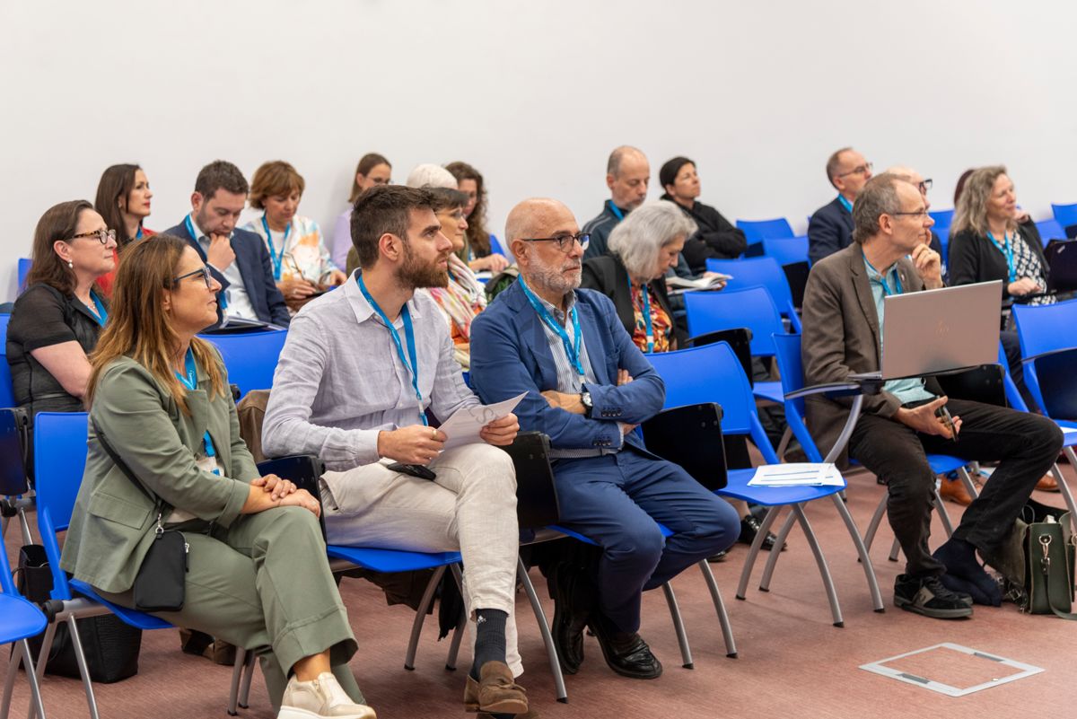 Panoramica sui partecipanti all'evento Editorial Board Eurosorveillance ECDC. In prima fila, la Dott.ssa Sandra Salinetti del Servizio Comunicazione Scientifica dell'ISS (prima da sinistra) e il Prof. Antonio Mistretta, responsabile del Servizio Comunicazione Scientifica del'ISS (terzo da sinistra)
