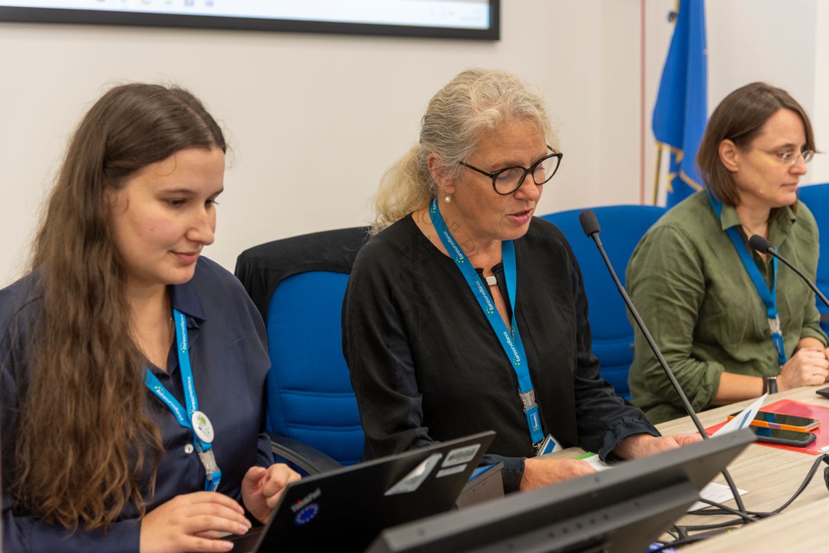 Intervento della Dott.ssa Ines Steffens, caporedattore della rivista Eurosurveillance (seconda da sinistra). Con lei la Dott.ssa Inês Maia Antão (prima da sinistra)