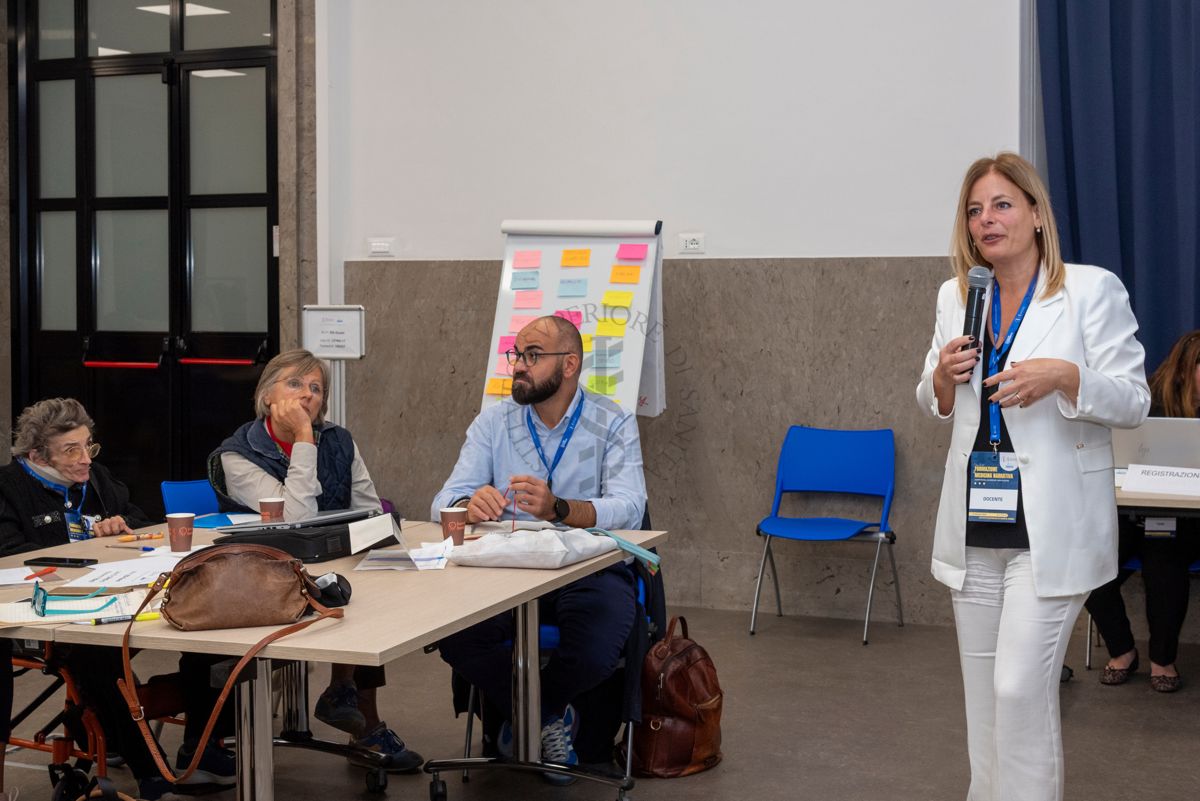 Intervento della Dott.ssa Amalia Egle Gentile, responsabile del Laboratorio di Health Humanities, Centro Nazionale Malattie Rare dell'Istituto Superiore di Sanità