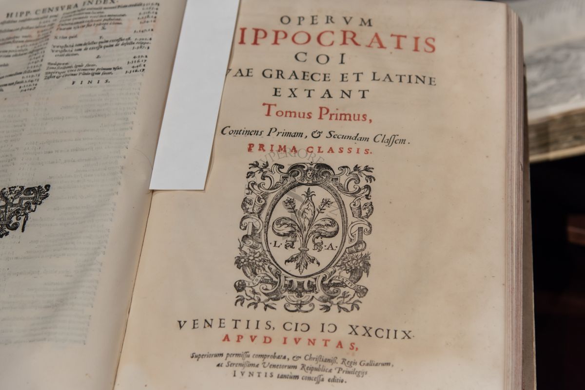 Uno dei libri del Fondo Rari della Biblioteca