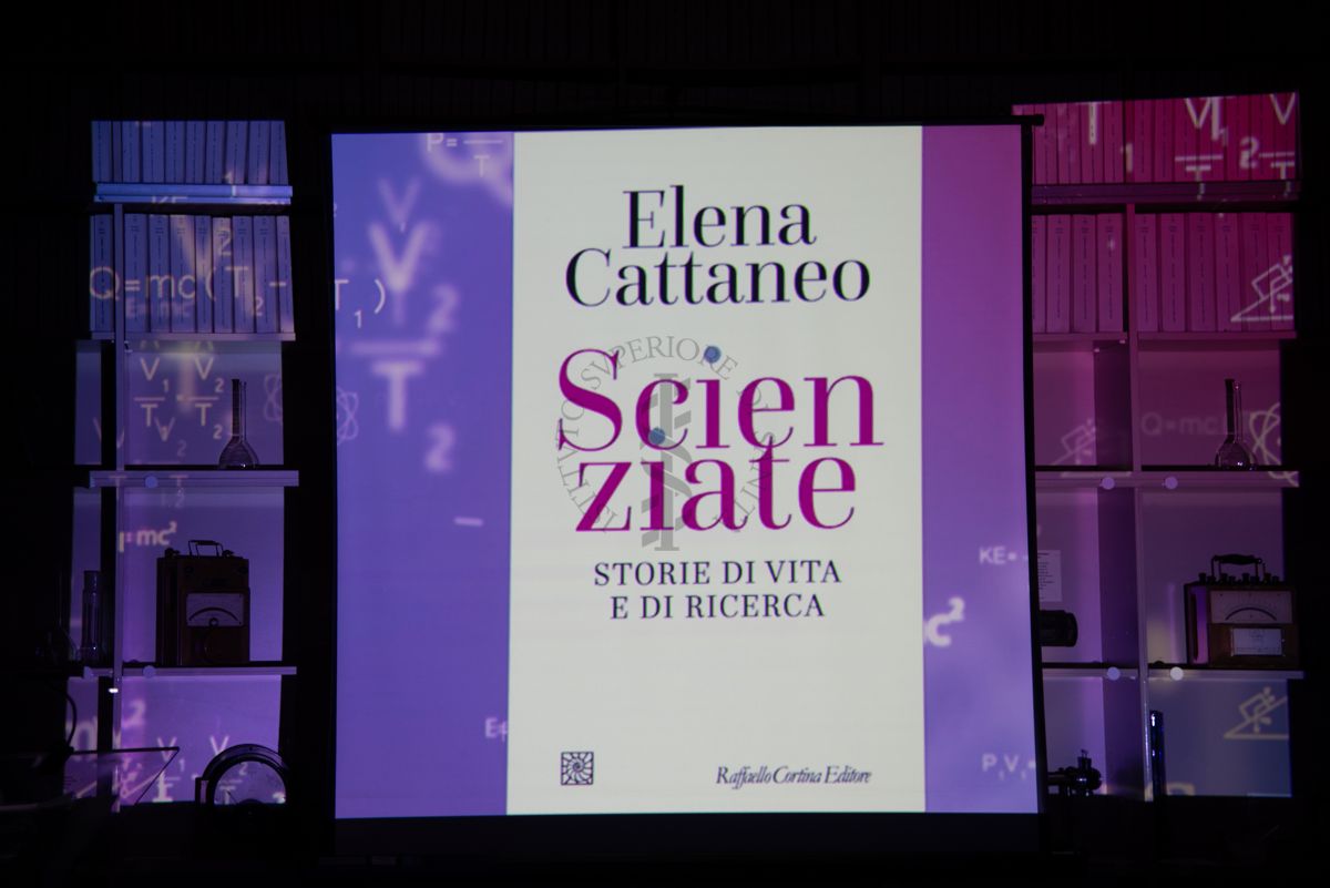 La copertina del libro "Scienziate - Storie di vita e di ricerca" di Elena Cattaneo
