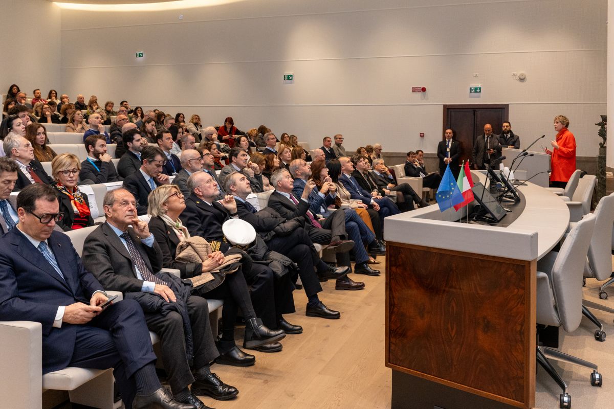 La dott.ssa Evis Sala durante il suo intervento dinanzi agli uditori in sala