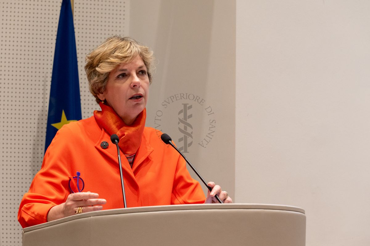 La dott.ssa Evis Sala ministra della Salute e del Benessere sociale dell'Albania durante il suo intervento