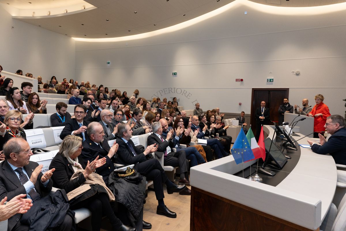 La dott.ssa Evis Sala ministra della Salute e del Benessere sociale dell'Albania durante il suo intervento in Aula Magna