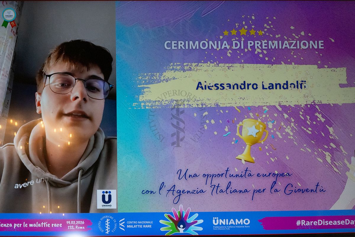 Intervento da remoto di Alessandro Landolfi, vincitore del premio "Una opportunità europea con l'Agenzia Italiana per la gioventù" per uno dei Rare Reels premiati, che raccontano storie di inclusione, resilienza e scienza nell'ambito delle Malattie Rare