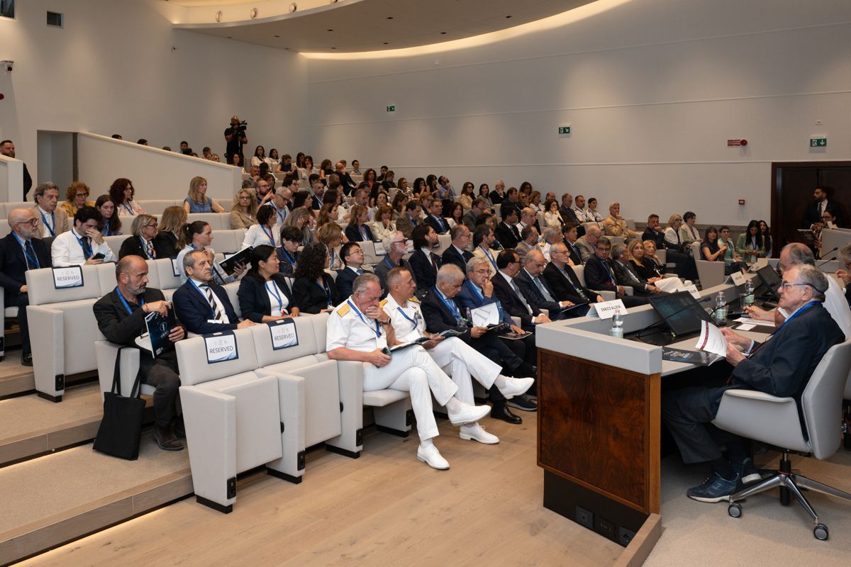 Panoramica sui partecipanti al Congresso "Ocean Human Health" nell'Aula Magna dell'Istituto Superiore di Sanità