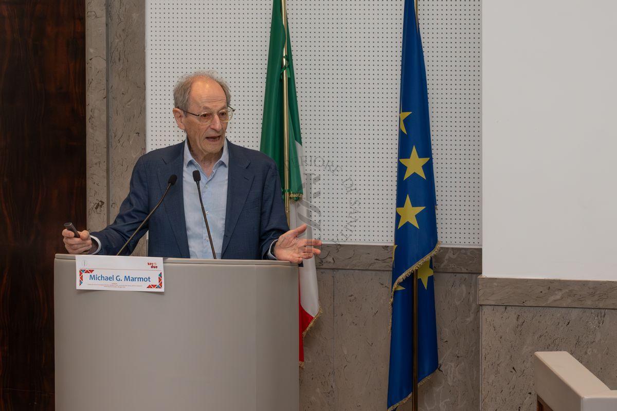 Intervento in Aula Magna dell'ISS di Sir Michael Gideon Marmot, professore di epidemiologia e sanità pubblica presso l'University College di Londra e direttore dell'UCL Intitute of Health Equity