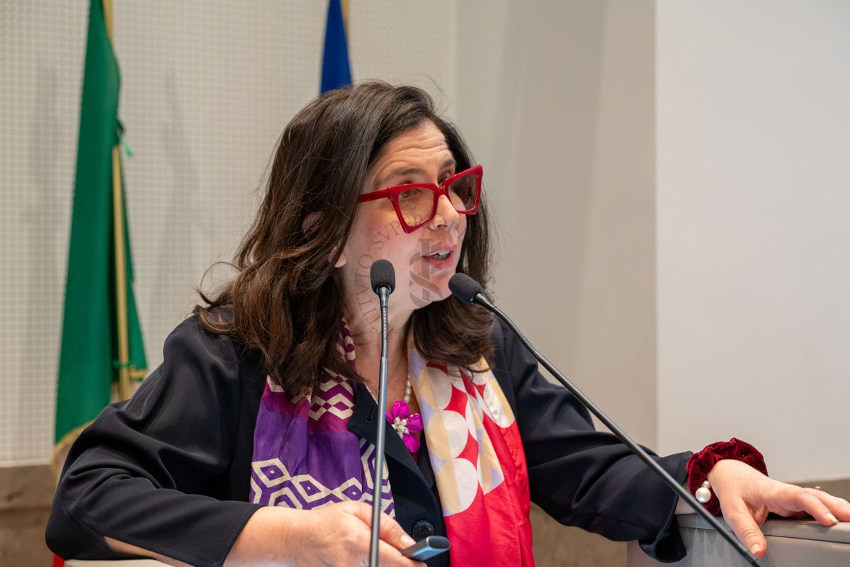 Intervento in Aula Magna dell'ISS della Dott.ssa Enrica Pizzi ricercatrice del Centro Nazionale Prevenzione Malattie e Promozione della Salute (CNaPPS) dell'ISS