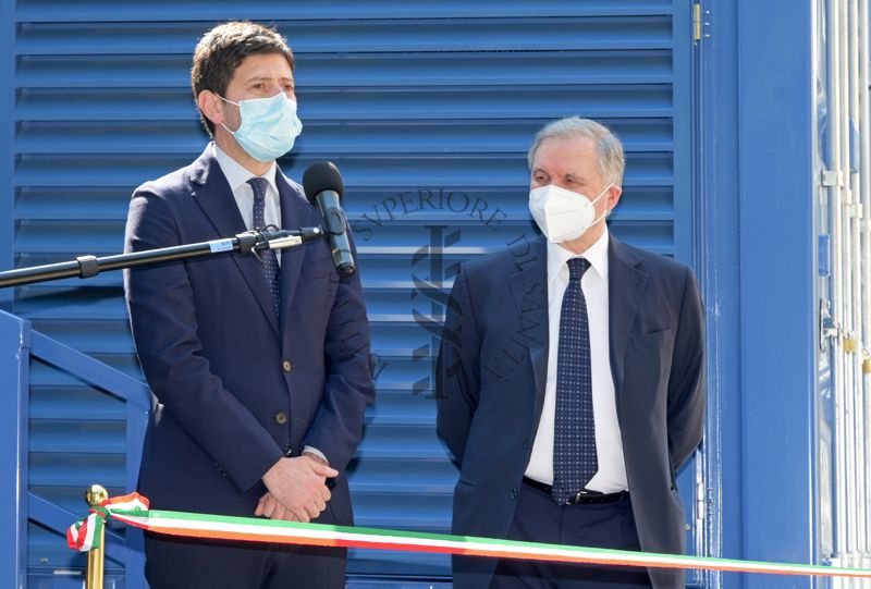 Discorso del Ministro della Salute Roberto Speranza (a sinistra) in presenza del Governatore della Banca d'Italia Ignazio Visco (a destra)