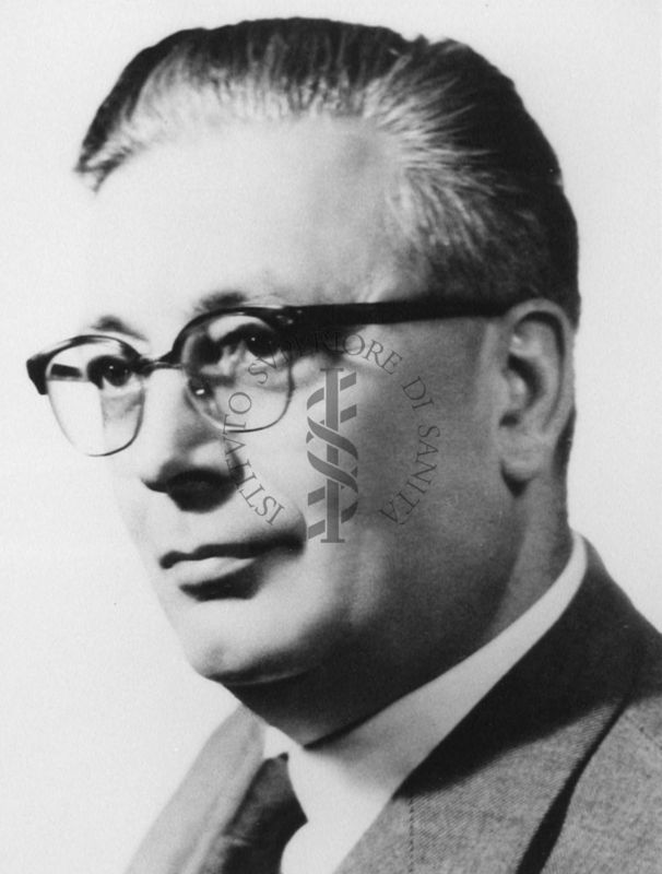 Ritratto di Giordano Giacomello (Montereale Cellina, 26 luglio 1910 - Roma, 23 giugno 1968) è stato un chimico, accademico e ricercatore italiano che ha ricoperto importanti ruoli accademici, scientifici e istituzionali; direttore dell'Istituto Superiore di Sanità dal 1961 al 1964