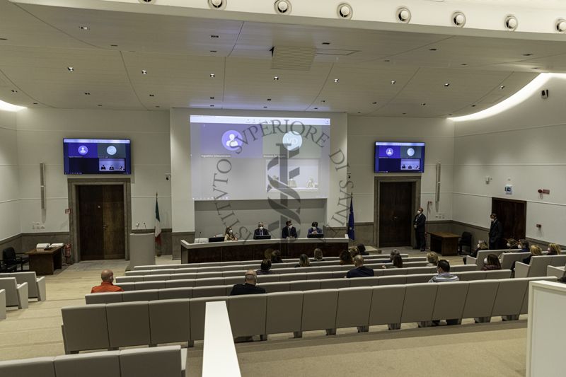 Da sinistra la Dott.ssa Paola De Castro, Direttrice dei Servizi di Presidenza - Conoscenza e Comunicazione Scientifica, il Prof. SIlvio Brusaferro, Presidente dell'ISS, il Dr. Andrea Piccioli, Direttore Generale dell'ISS e il Prof. Maurizio Quagliuolo, Segretario Generale HERITY