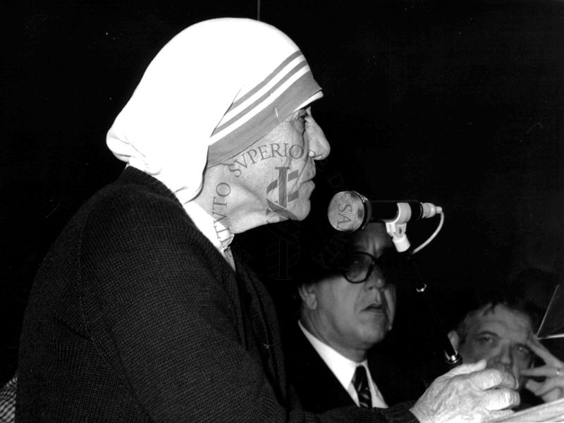 Madre Teresa durante il suo intervento in aula
