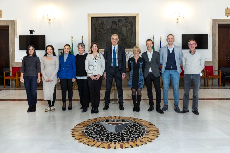 Il Presidente dell'ISS Silvio Brusaferro (sesto da sinistra) con il personale della Presidenza