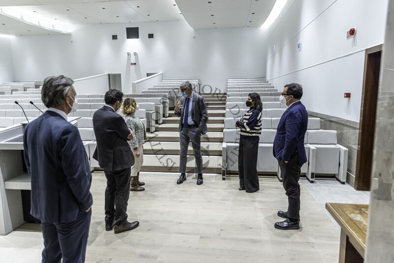 Auditorium Pocchiari, da sinistra: Gianandrea Rossi, Luigi Bertinato, Antonella Cavallari, Silvio Brusaferro, Tatiana Viana e Andrea Piccioli