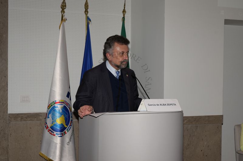 Il Prof. Garcia de Alba Zepeta interviene nell'Auditorium Pocchiari dell'Istituto