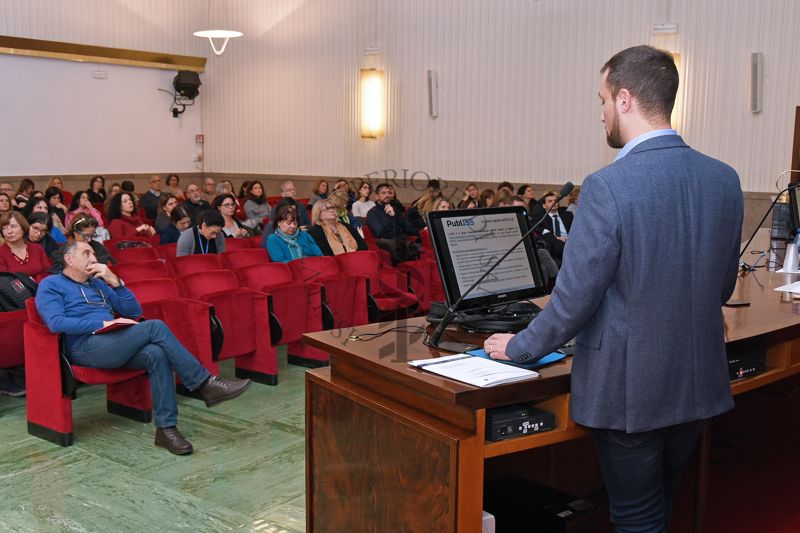 Panoramica sui partecipanti al Convegno durante l'intervento del Dott. Filippo Santoro del Servizio Tecnico Scientifico di Coordinamento e Supporto alla Ricerca dell'Istituto Superiore di Sanità