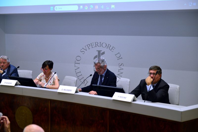 Intervento del Presidente Nazionale AIOP (Associazione Italiana Ospedalità Privata), Prof. Gabriele Pellissero (terzo da sinistra). Con lui il Presidente dell'ISS Prof. Rocco Bellantone (primo da sinistra), la Presidente della Società Italiana d'Igiene Dott.ssa Roberta Siliquini (seconda da sinistra) e il Presidente del Consiglio Universitario Nazionale (CUN) Prof. Paolo Vincenzo Pedone (quarto da sinistra)