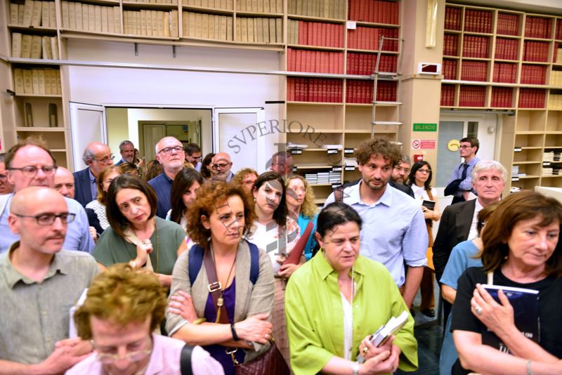 Un gruppo di partecipanti al Convegno Formazione e Ricerca in Igiene e Sanità durante la visita alla Biblioteca dell'Istituto Superiore di Sanità